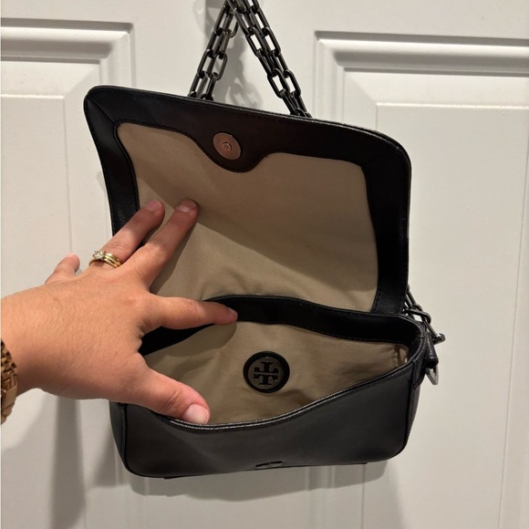 Tory Burch
Coated Canvas Crossbody Bag - Picture 5 of 5